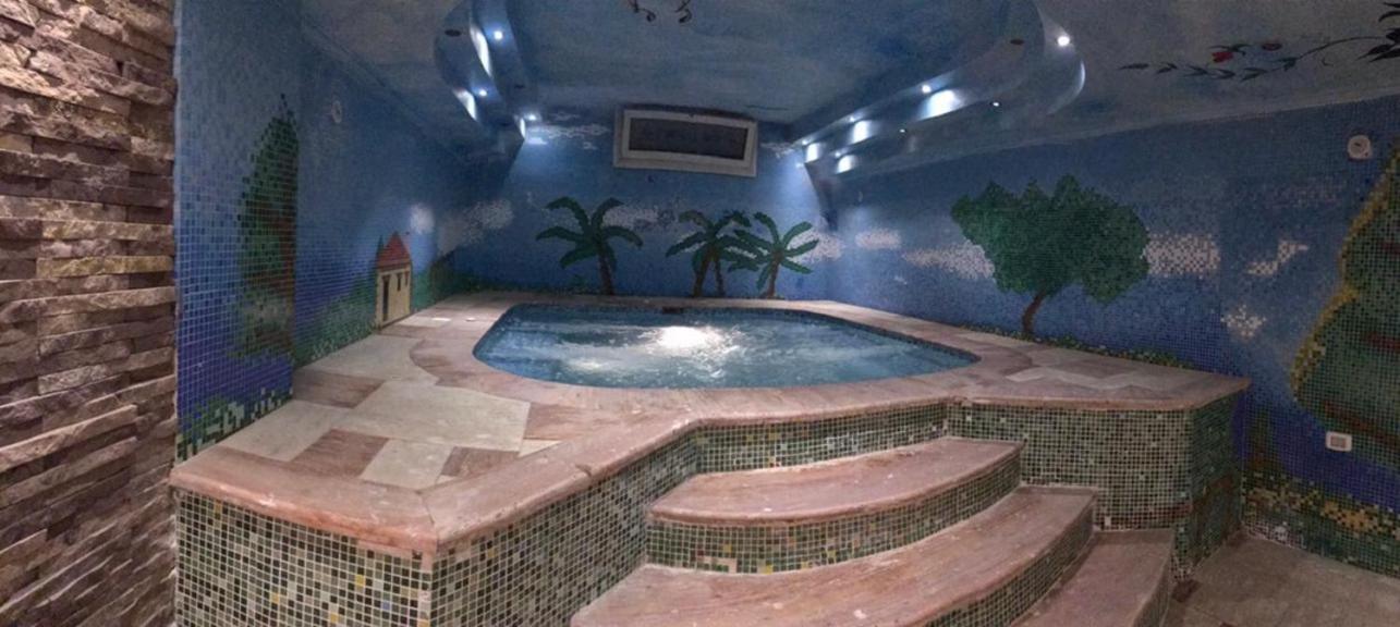 Cheerful Standalone With Pool And Waterfall فيلة