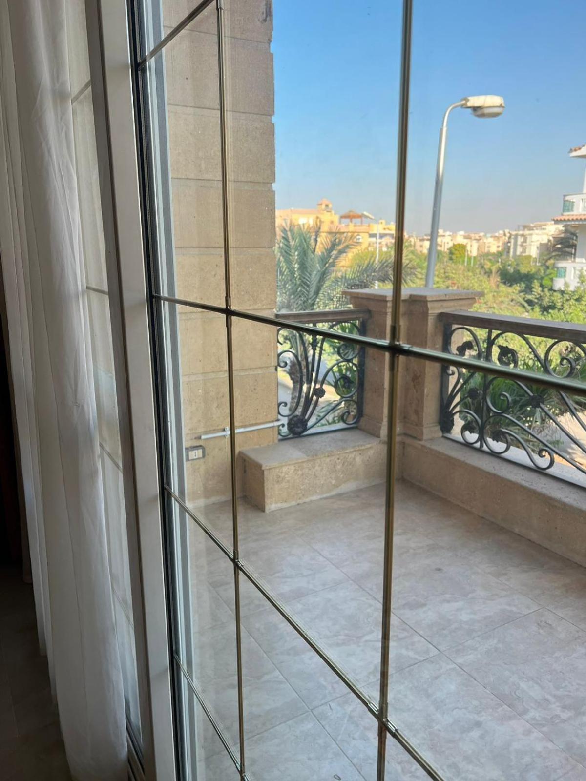 Cheerful Standalone With Pool And Waterfall فيلة
