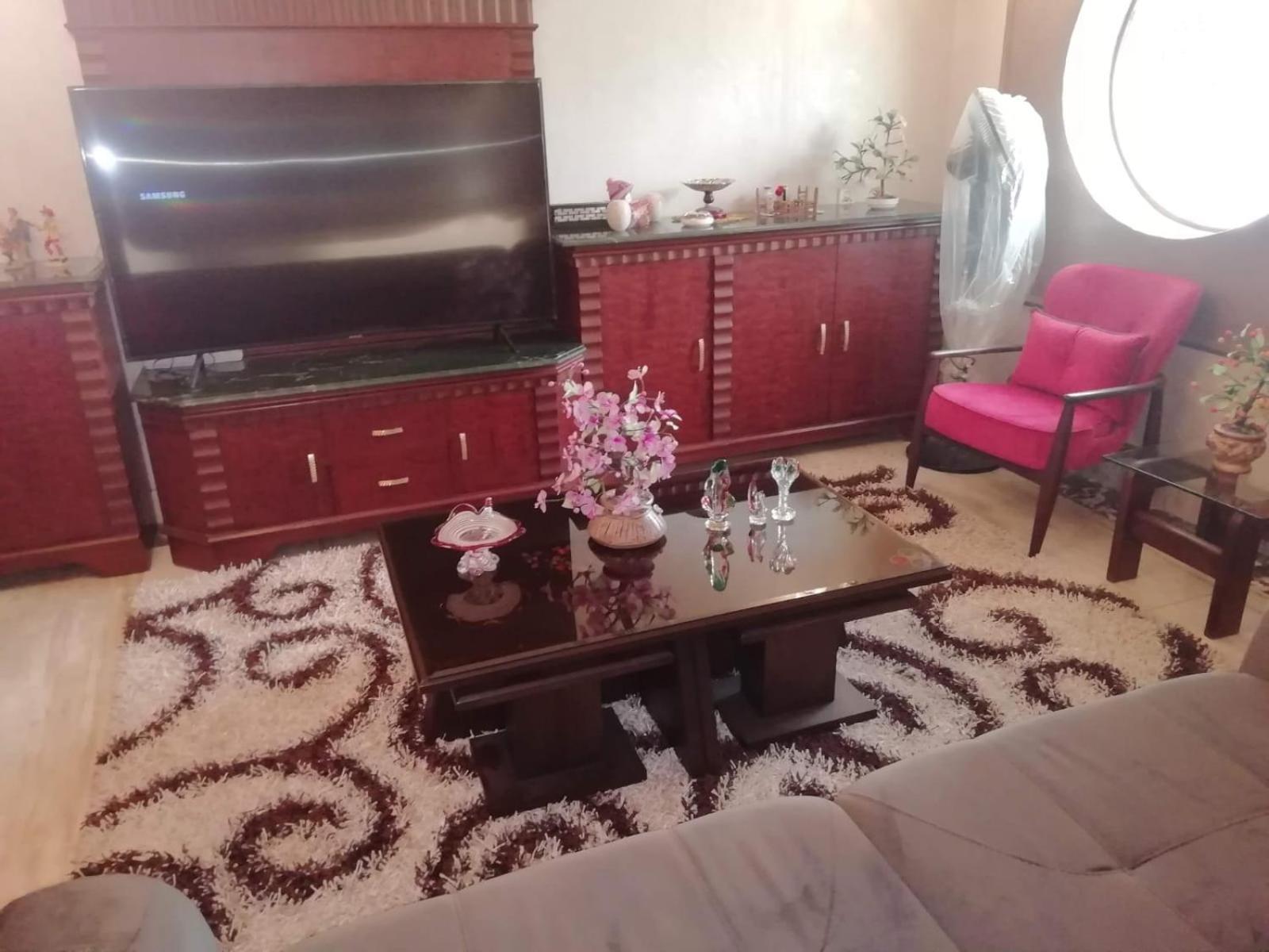 Cheerful Standalone With Pool And Waterfall فيلة