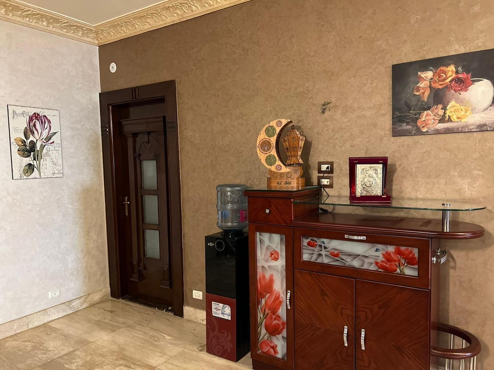 Cheerful Standalone With Pool And Waterfall Caïro